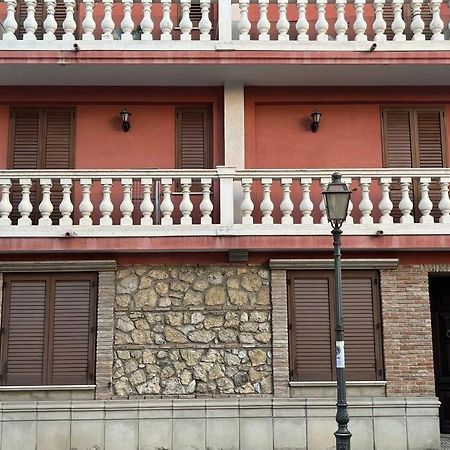 Casa Vacanza Donna Laura Barcellona-Pozzo di Gotto Zewnętrze zdjęcie