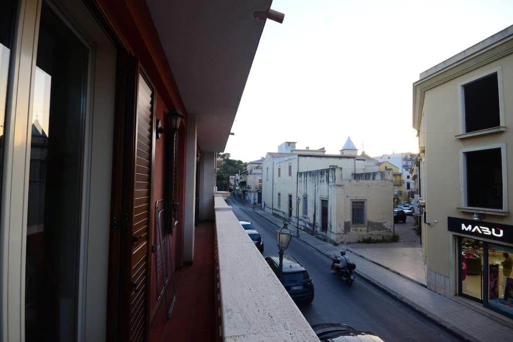 Casa Vacanza Donna Laura Barcellona-Pozzo di Gotto Zewnętrze zdjęcie