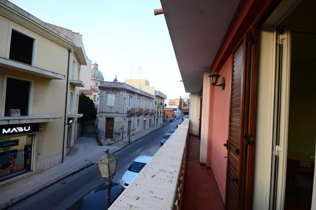 Casa Vacanza Donna Laura Barcellona-Pozzo di Gotto Zewnętrze zdjęcie