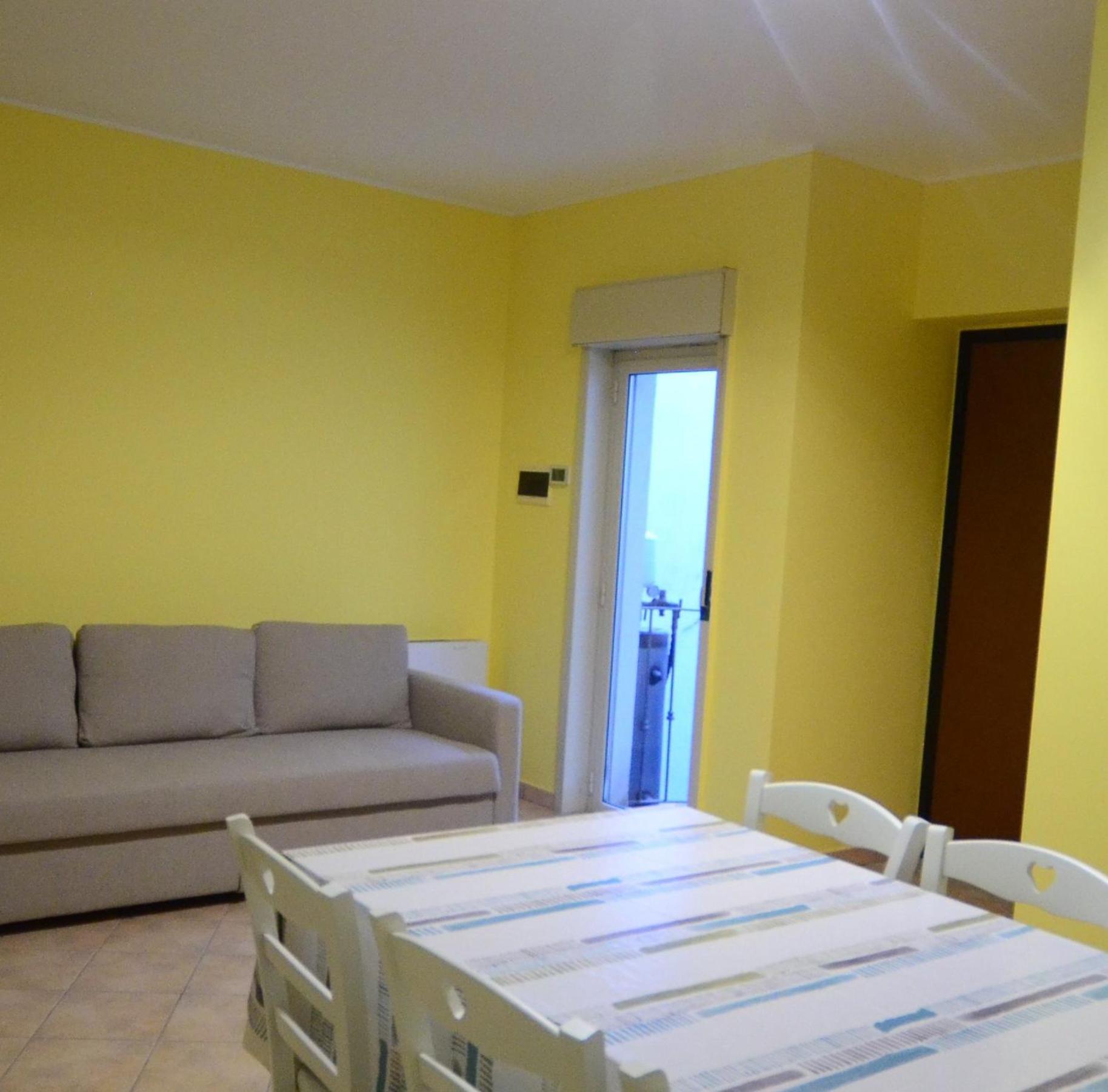 Casa Vacanza Donna Laura Barcellona-Pozzo di Gotto Zewnętrze zdjęcie